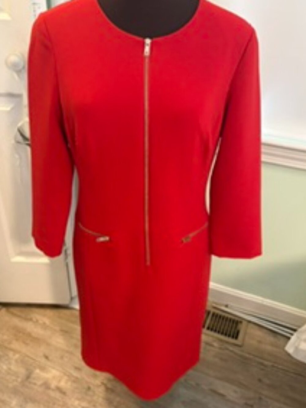 RED Ann Taylor size 4 dress with gold zipper and pockets
